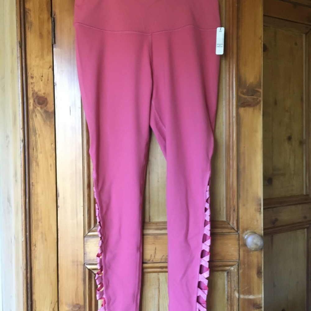 Victoria Sport Yoga Pant NWT, Size: Medium Regular